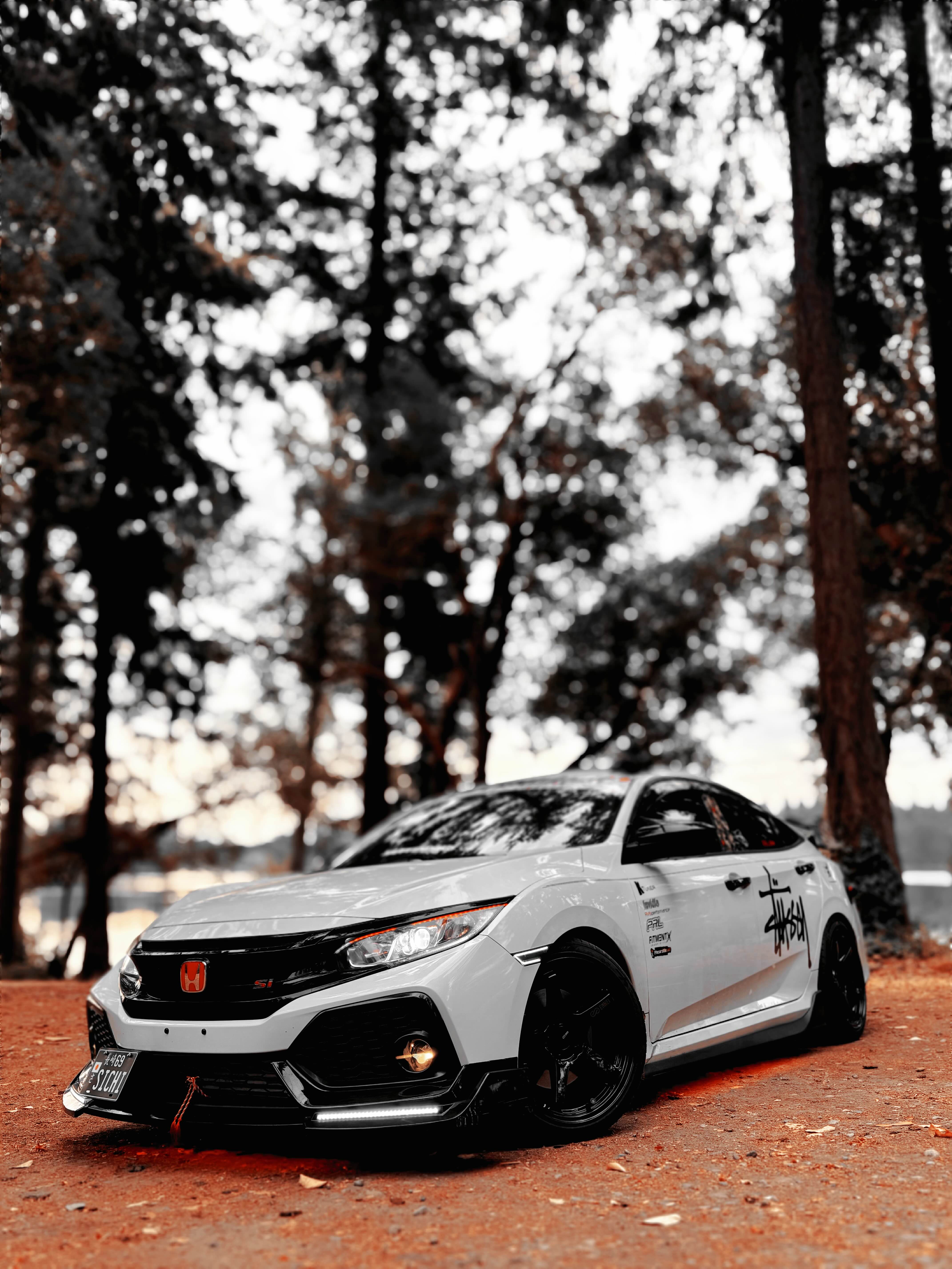 White Civic Si in a wooded photo shoot